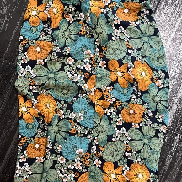 Ladies Volcom skirt - Picture 2 of 8